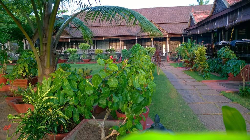 Palm Tree Anex Hotel Varkala Buitenkant foto